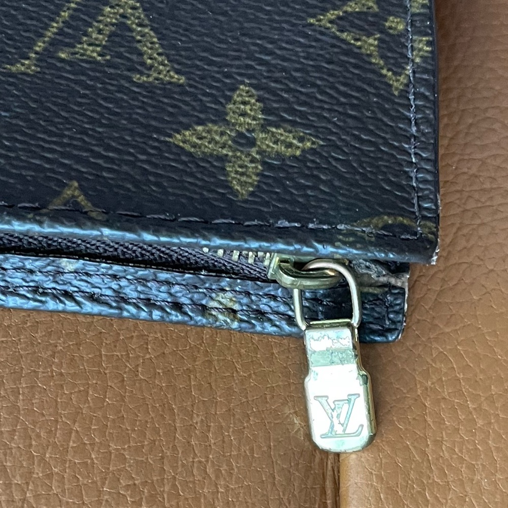 Authentic Louis Vuitton Toilette Pouch - Brown & Tan Traditional Monogram. - Picture 14 of 14